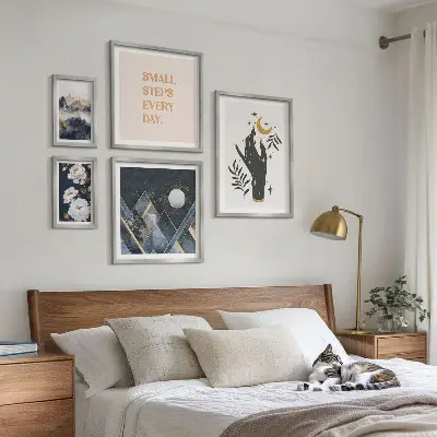 Billedsæt til væg over sofa i boho-stil med naturmotiver og citater