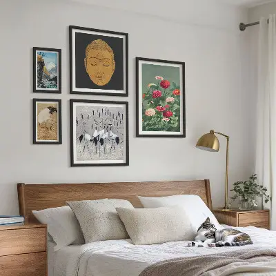 Billedsæt over sofa med asiatiske blomsterlandskaber