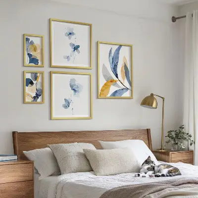 Billedkomposition til væg plantemotiver i pastelfarver til interiør