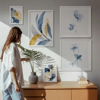 Billedkomposition til væg plantemotiver i pastelfarver til interiør