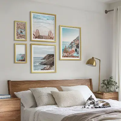 Billedsæt over sofa motiver af italienske byer, strande og afslapning