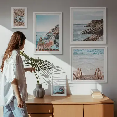Billedsæt over sofa motiver af italienske byer, strande og afslapning