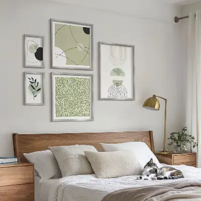 Abstrakte planteformer billedsæt over sofa