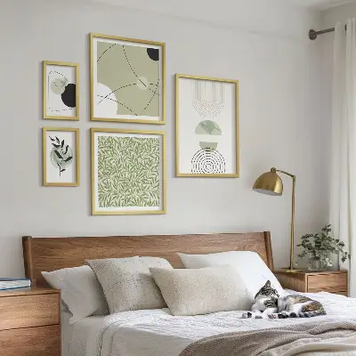 Abstrakte planteformer billedsæt over sofa