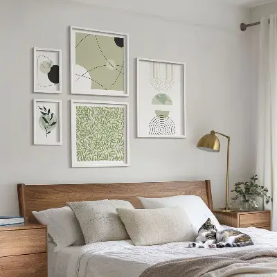Abstrakte planteformer billedsæt over sofa