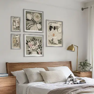Billedsæt til over sofaen med blomstermønstre fra London og Seoul