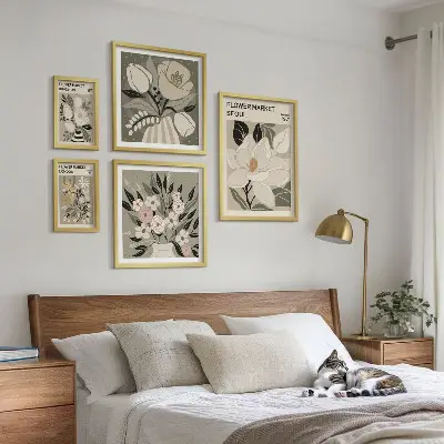 Billedsæt til over sofaen med blomstermønstre fra London og Seoul