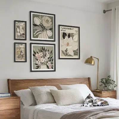 Billedsæt til over sofaen med blomstermønstre fra London og Seoul