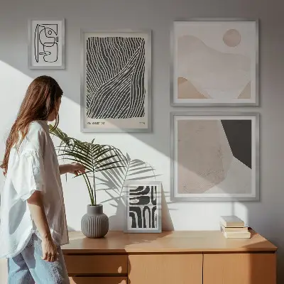 Billedsæt over sofa med minimalistiske abstrakte jordmønstre