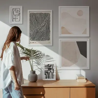 Billedsæt over sofa med minimalistiske abstrakte jordmønstre