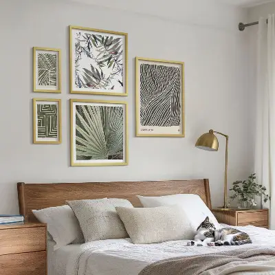 Billedkomposition til væg med minimalistiske plantemønstre