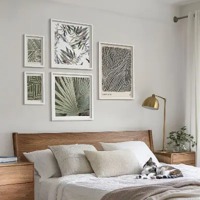 Billedkomposition til væg med minimalistiske plantemønstre