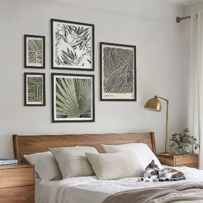 Billedkomposition til væg med minimalistiske plantemønstre