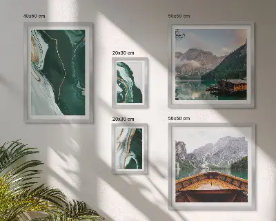Billedsæt over sofa med motiv af grønne landskaber, vand og bjerge