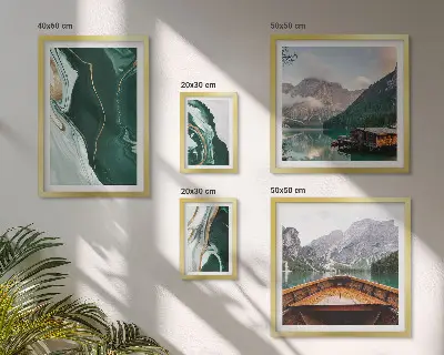 Billedsæt over sofa med motiv af grønne landskaber, vand og bjerge