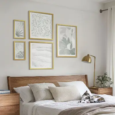 Billedsæt over sofa med motiver af grønne planter
