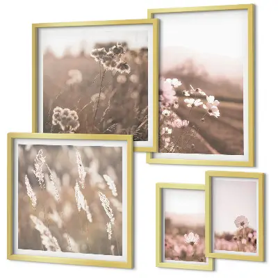 Billedsæt over sofa med motiver af delikate blomster