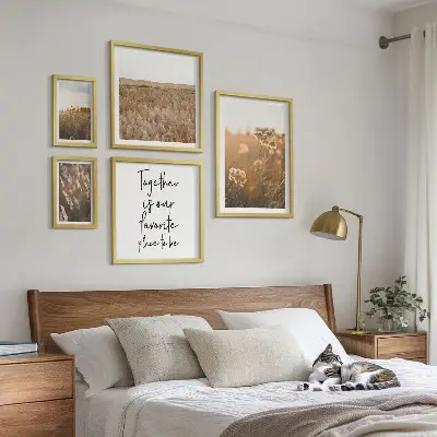 Billedkomposition til væg med naturlandskaber, blomster og ordsprog