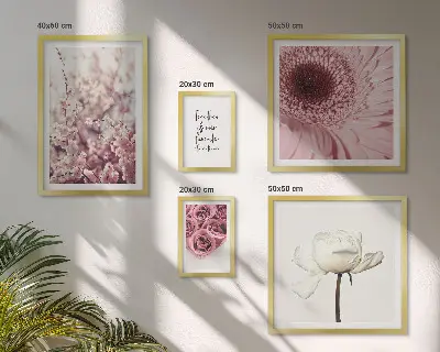 Billedkomposition til væg med blomsteragtige romantiske accenter