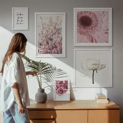 Billedkomposition til væg med blomsteragtige romantiske accenter