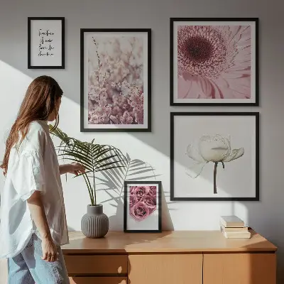 Billedkomposition til væg med blomsteragtige romantiske accenter