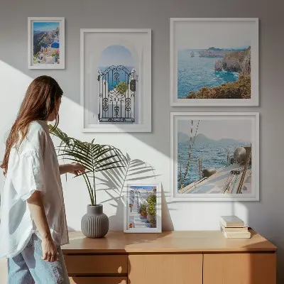 Billedsæt over sofa motiver af landskaber i græsk havarkitektur
