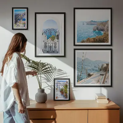 Billedsæt over sofa motiver af landskaber i græsk havarkitektur
