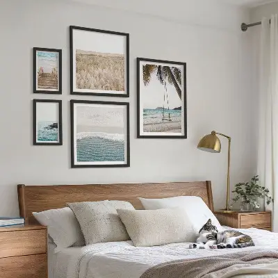 Billedsæt over sofa motiv af afslappende havudsigt