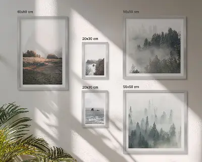 Billedsæt over sofa med naturlig udsigt over bjerge og hav