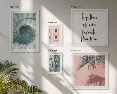 Billedsæt over sofa med stilfuldt geometrisk interiør