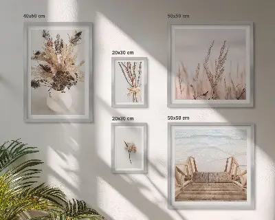 Billedsæt over sofa med motiv af tørrede planter og vand