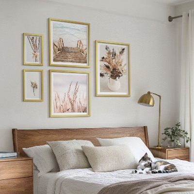 Billedsæt over sofa Stilfulde tørrede planter og vand