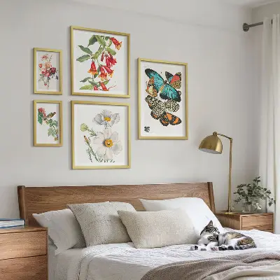 Billedsæt over sofa vintage dekorationer med blomster, sommerfugle og fugle