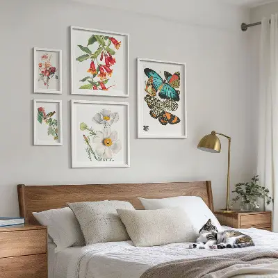 Billedsæt over sofa vintage dekorationer med blomster, sommerfugle og fugle