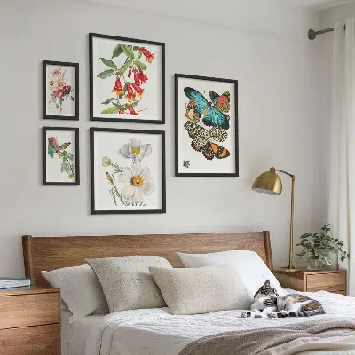 Billedsæt over sofa vintage dekorationer med blomster, sommerfugle og fugle