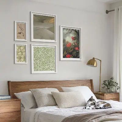 Billedkomposition til væg med naturlige motiver af blomster og fugle