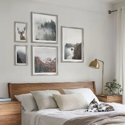 Billedsæt med dyrelivslandskaber til ophængning over sofaen