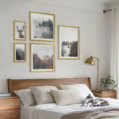 Billedsæt med dyrelivslandskaber til ophængning over sofaen