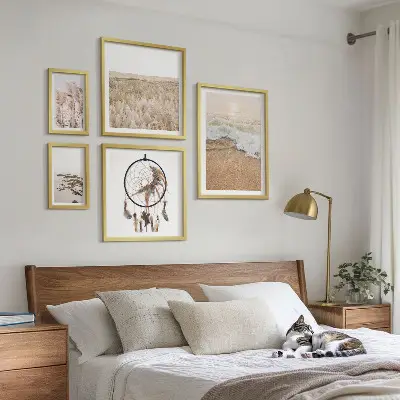 Billedsæt over sofa med naturlige strandlandskaber