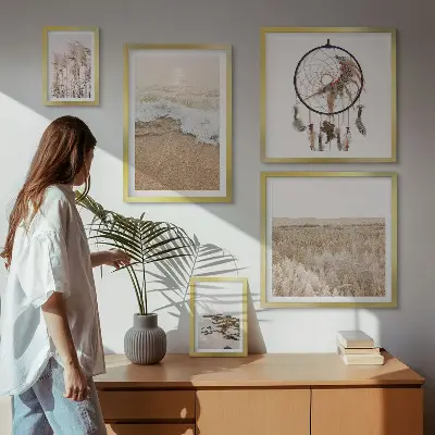 Billedsæt over sofa med naturlige strandlandskaber