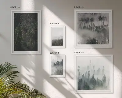 Billedsæt over sofa med motiv af grønne skove i tågede landskaber