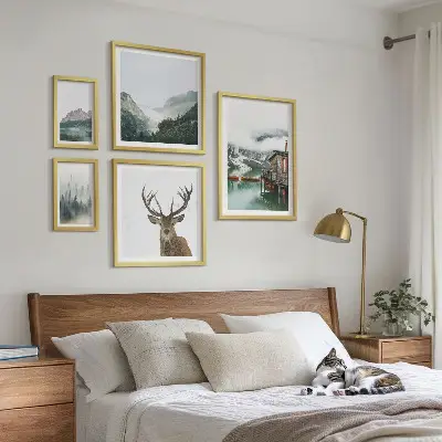 Billedsæt over sofa med bjerglandskaber i naturen