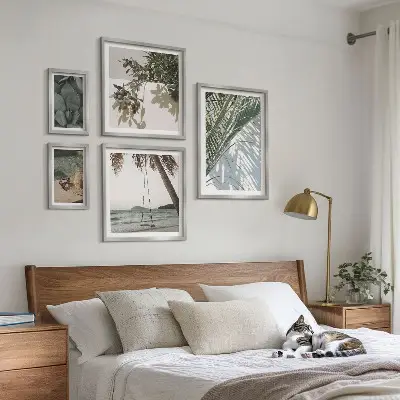 Billedsæt til ophængning over sofa med tropiske afslappende planter