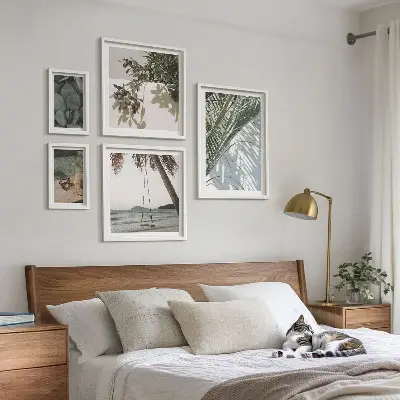 Billedsæt til ophængning over sofa med tropiske afslappende planter