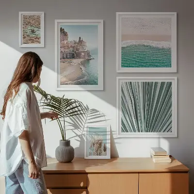Billedsæt til væg over sofa stilfuldt motiv med udsigt over havet