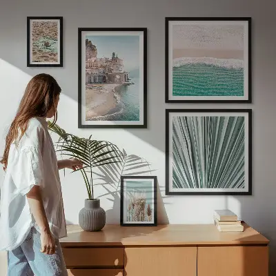 Billedsæt til væg over sofa stilfuldt motiv med udsigt over havet