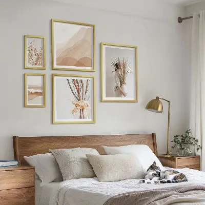 Billedkomposition til væg med stilfulde boho planter og landskaber
