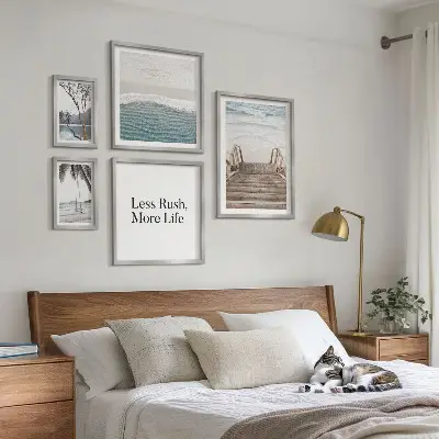 Billedsæt til væg over sofa med motiv af strande, fred og havudsigt