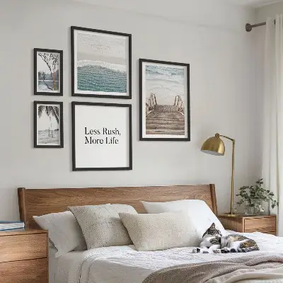 Billedsæt til væg over sofa med motiv af strande, fred og havudsigt