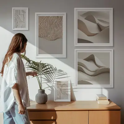 Billedsæt over sofa med abstrakte beige mønstre